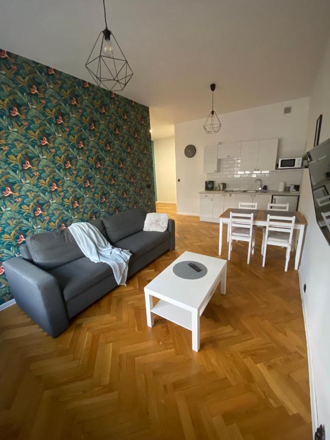 Hostel Pod Topolami เจโลนากูรา ภายนอก รูปภาพ