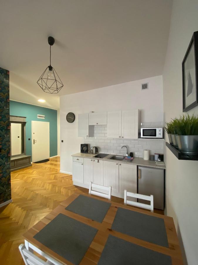 Hostel Pod Topolami เจโลนากูรา ภายนอก รูปภาพ